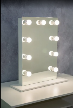 Маленькое косметическое зеркало с подсветкой 40см на 60 см