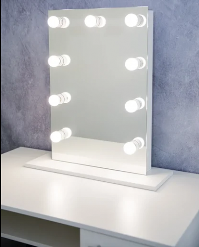Маленькое косметическое зеркало с подсветкой 40см на 60 см